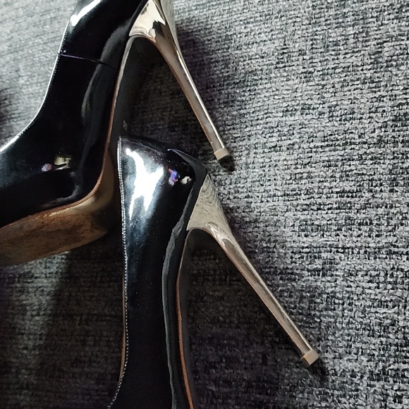 McQ Alexander Mcqueen Heart peep toe platform heels. Black with silver heel - Picture 9 of 16